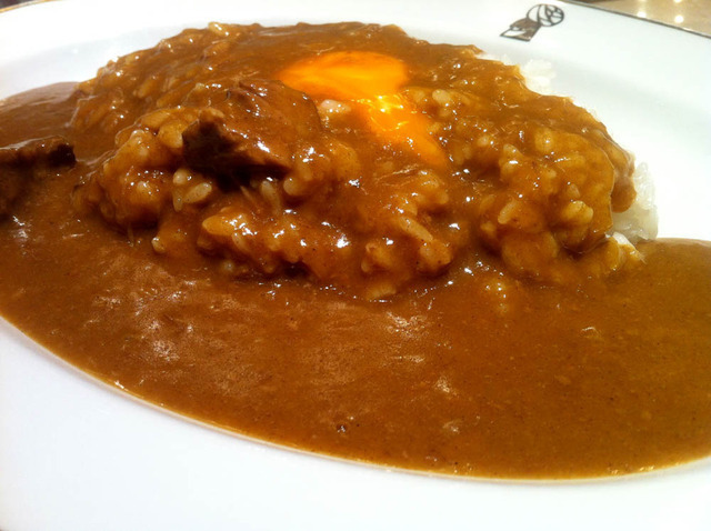 卵トッピングで美味しさ倍増！辛いもの好き必見の大阪旨辛カレー3選！