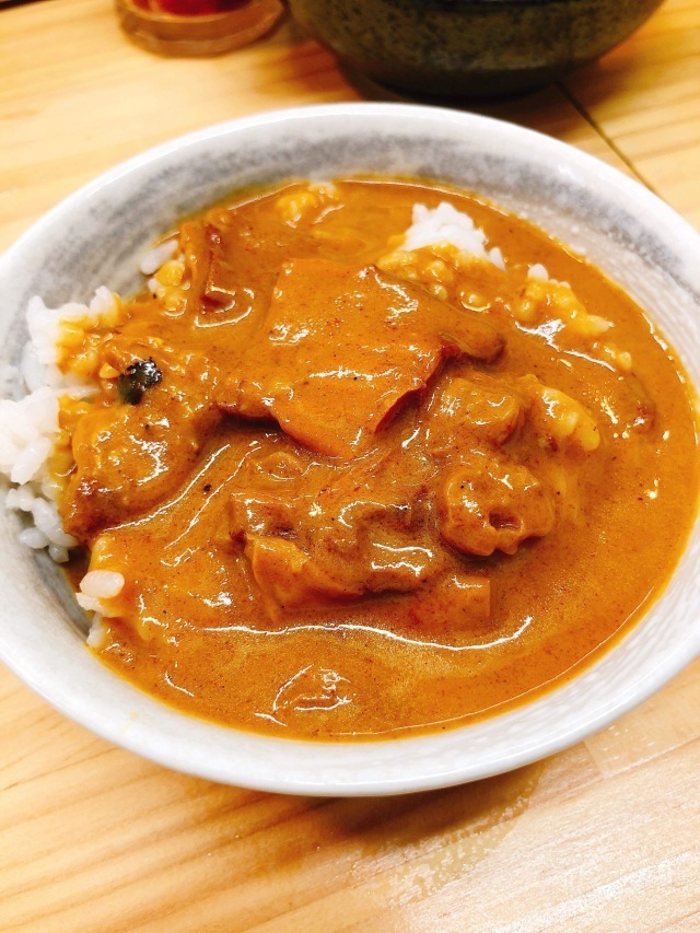 【立ち飲み処 ひととなり】もつカレーライスが美味しい下町の立ち飲み屋