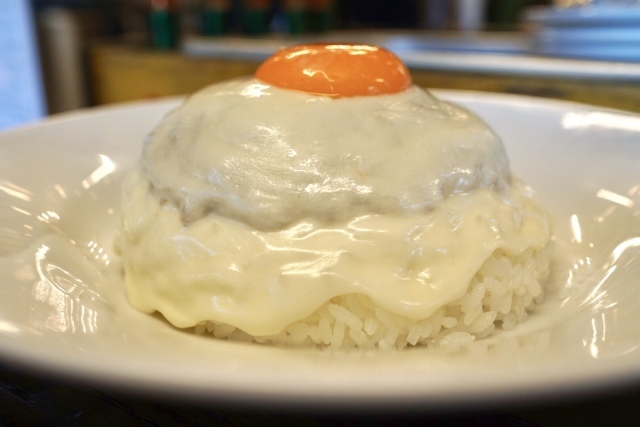 東京の見た目も味も素敵な絶品カレー！あなたは白派？！黒派？！