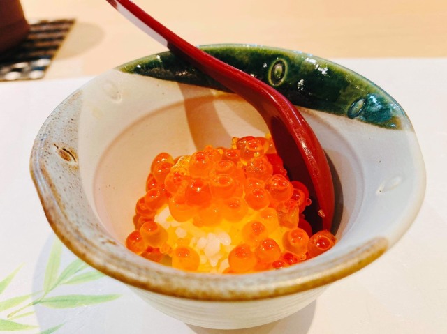 自宅での食事に彩りを加えたい！渋谷区の絶品鮨を食べられる名店のチラシ3選！