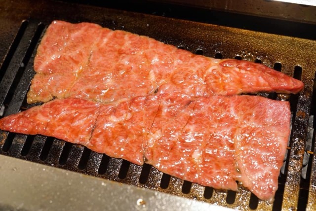 【東京食肉市場直送 肉焼屋 D-29 表参道店】松阪牛と近江牛雌牛に拘っている焼肉店として、孤高の存在