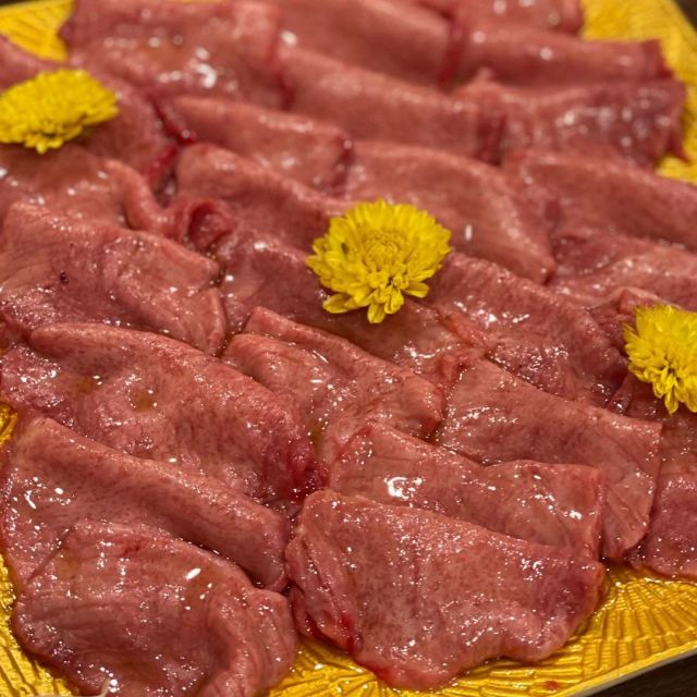 【黒毛和牛専門店 炭火焼肉 りきちゃん】脇役の塩タンもなかなかの人気