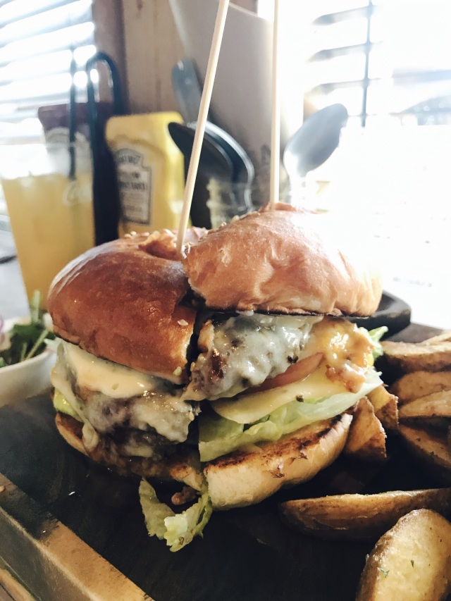 知る人ぞ知るこだわりのグルメバーガー！全国のバーガーを制覇せよ！
