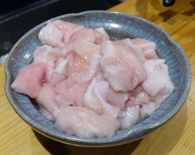 【どん蔵】新鮮極上のもつを繊細な出汁でたべさせるもつ鍋の店