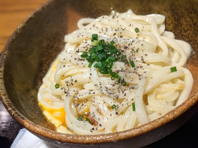 【JUN大谷製麺処】うどん×カルボナーラ=「かまたまーラ」