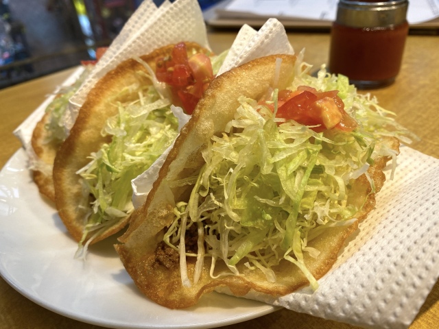 【LUCKY TACOS】タコスの皮がパリパリ系のタコス