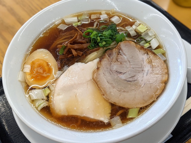明治40年創業の鶏肉の卸が手掛けるラーメン店