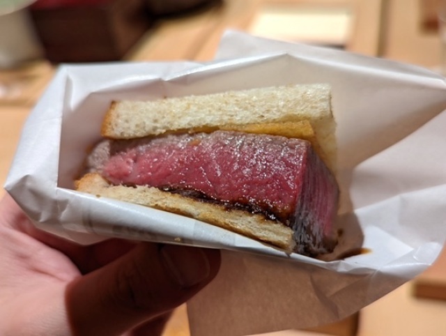 【カウンター越しでの調理と何を食べても旨い】