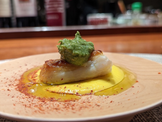 コースの料金は50,000円という金額だが、佐藤シェフの圧倒的な食材の組み合わせ方や料理技術で作り出される料理はここだけでしか体験できない料理
