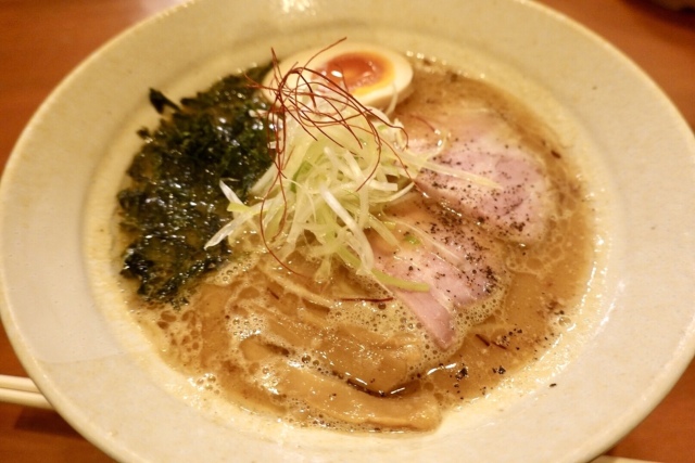 【麺元素】10年続く天満のラーメン