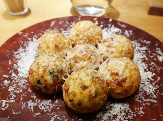 【たこりき】洋風オードブルとたこ焼きでワインを楽しむバル