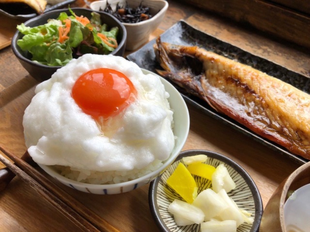 【ヨリドコロ】早朝から並ぶ稲村ヶ崎の定食屋