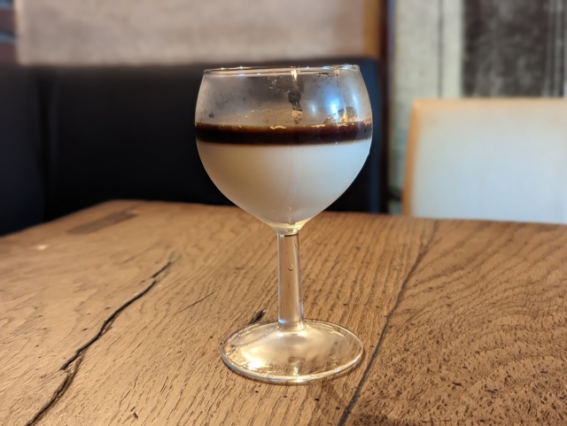【Café Les Jeux Au Grenier(カフェ レ ジュ グルニエ)】居心地の良い老舗カフェ