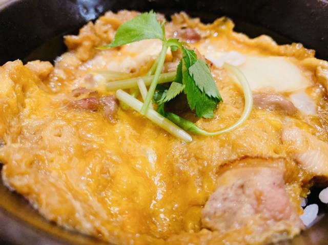 【秋田比内地鶏生産責任者の店 本家あべや 秋田店】肉・卵・スープ比内地鶏づくしのお店
