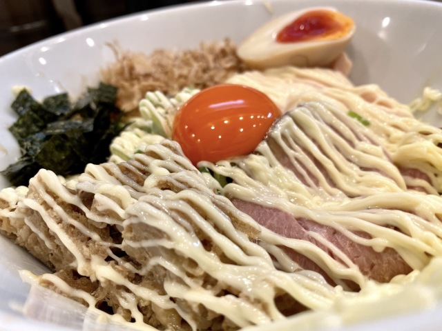 【人生夢路 徳麺】ジャンクな味が癖になる大阪のラーメン店