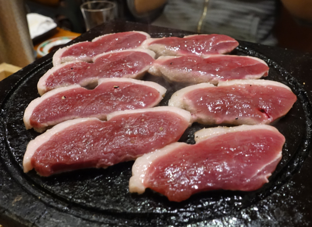 【鴨と葱 淀水二行】ブランド合鴨を使った焼き鴨と鴨鍋をリーズナブルに堪能できる
