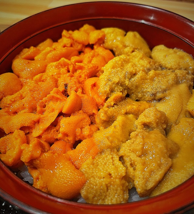 祭日には100人を超える！夏季限定の雲丹丼専門店！