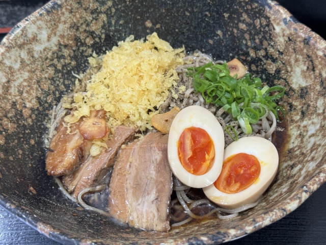 ラーメンとそばの魅力が融合！名物"コテリ"に驚愕​​​​​​​​​​​​​​​​