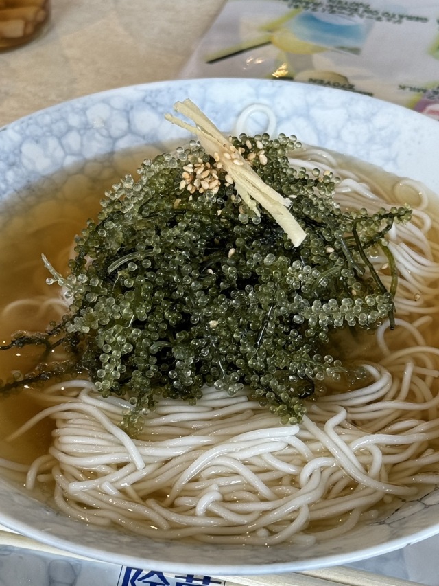 ロバート馬場さんがプロデュースしている海ぶどうたっぷりの冷麺屋さん