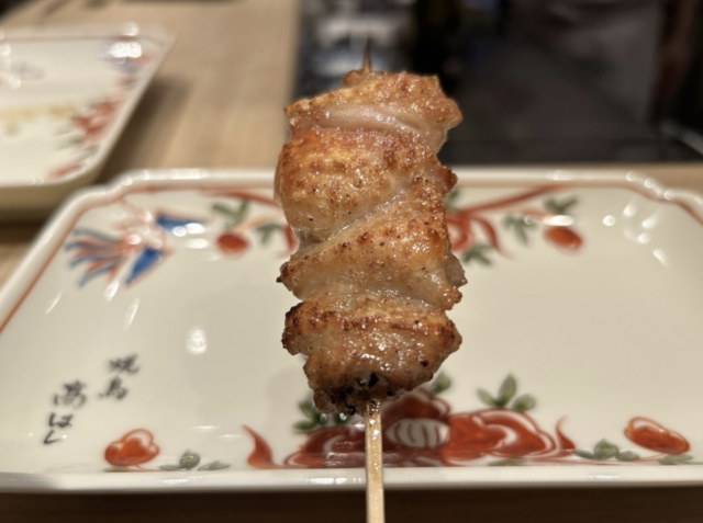 丸鶏で仕入れ、こだわりの仕込みが活きる日本橋の焼鳥屋