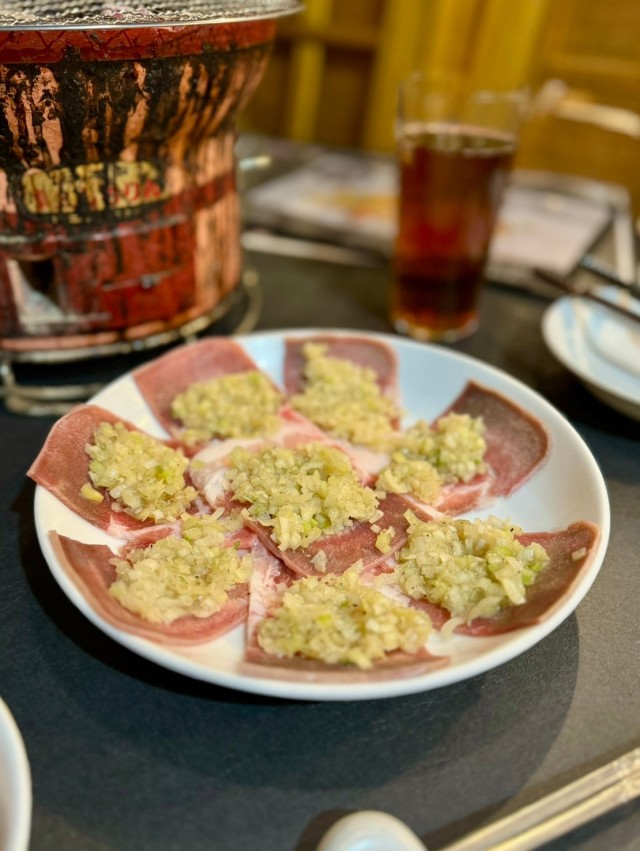 凄すぎるキムチ＆ナムル食べ放題のホルモン焼肉