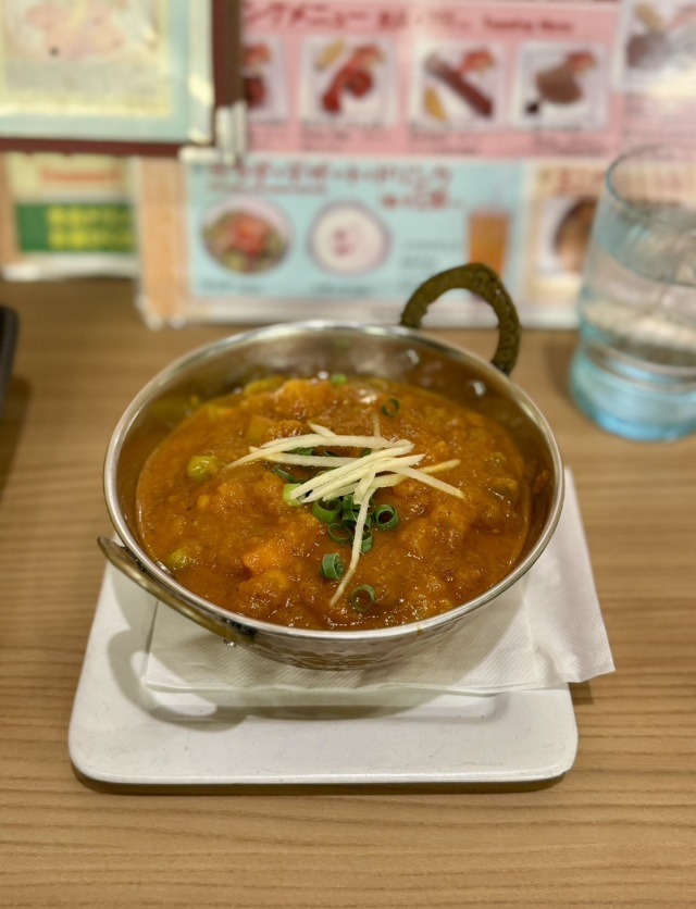 しっかりスパイシーなインドカレー