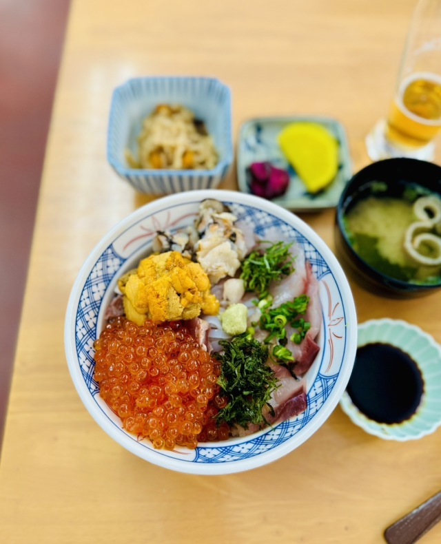 日沈む神話の聖地に佇む超絶人気海鮮丼店