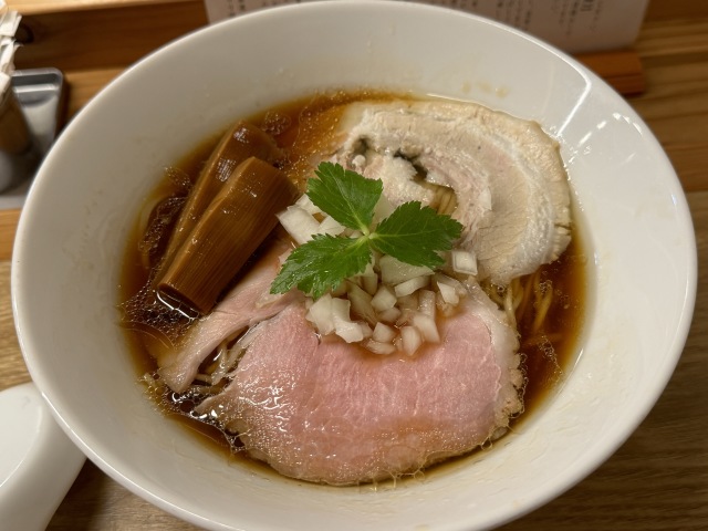 鴨と鶏の贅沢スープ！銀座の絶品ラーメン