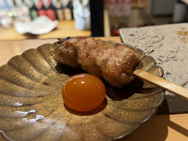 赤坂駅から徒歩3分、地下に佇む焼鳥の名店