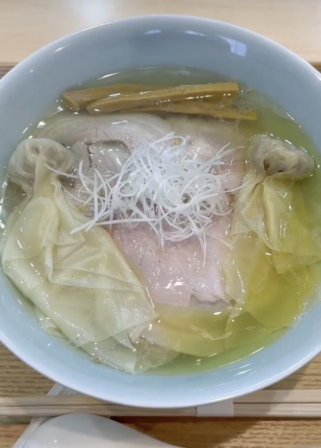 コースを食べているような感覚になる日本を代表するラーメン店
