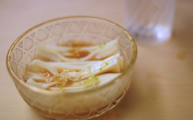 水の国日本を感じさせる料理であり、四季を愛し、料理に自然を投影させた、江戸時代の遊び心を伝える。
