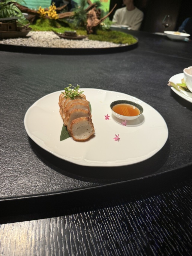 お茶処の杭州市郊外にあるイノベーティブチャイニーズレストラン