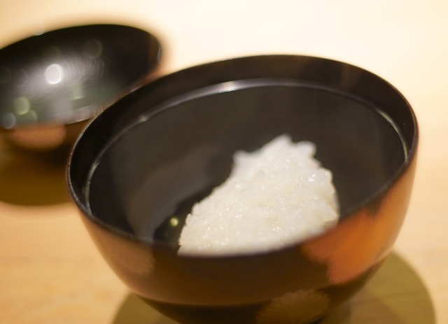 お椀の蓋を開けると、お汁はなかった。