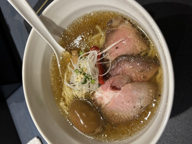 フレンチ技法×和の旨味：入谷に誕生した新感覚ラーメン