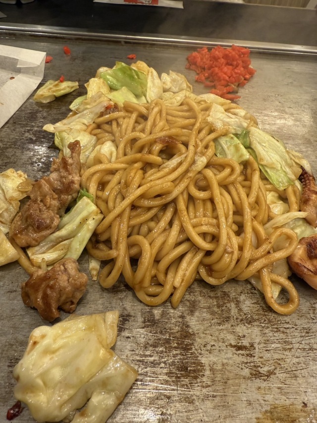 ちょっと太麺のもちもち系で焼きそばが名物