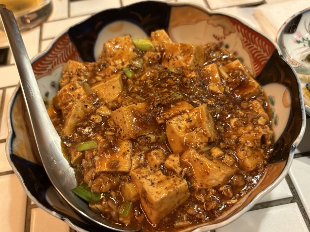 立ち飲みスタイルで味わう絶品よだれ鶏と小皿中華