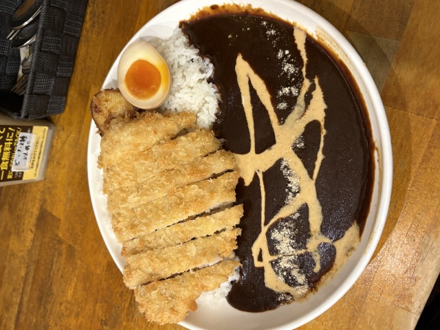 自家農園のスパイスが香る、濃厚で優しい味わい