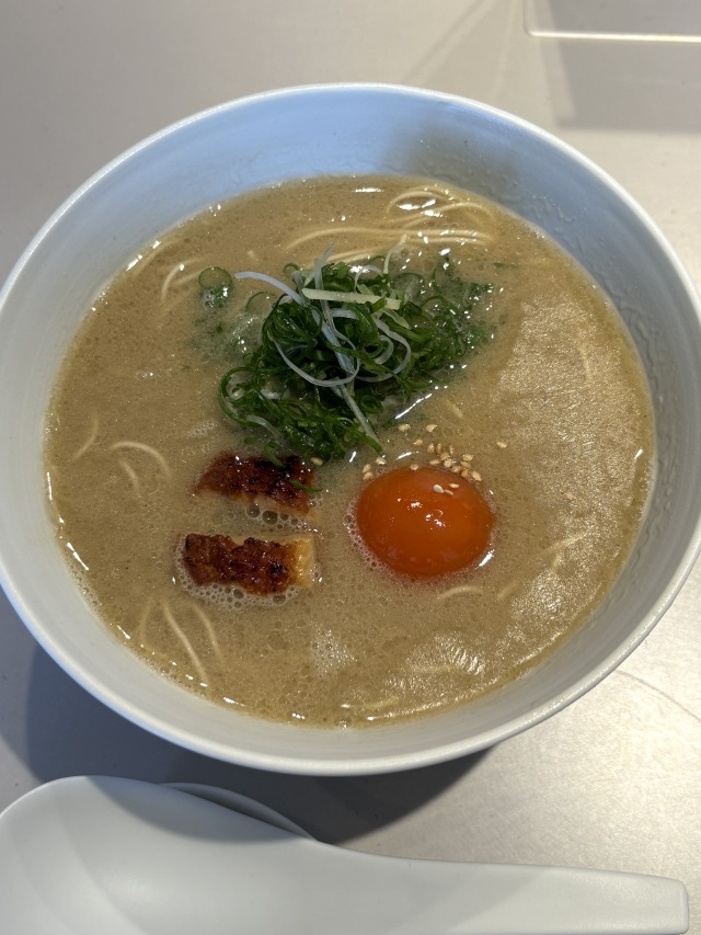 豚骨かと思いきや…鰻！？ 築地で噂の濃厚「うな骨ラーメン」、その旨さに驚愕