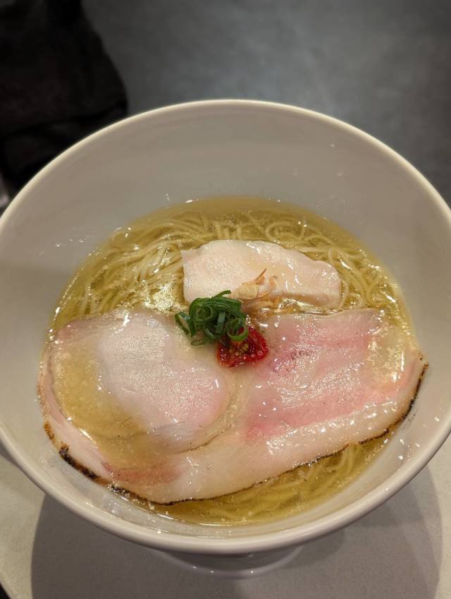 赤坂に降臨！オープン直後から行列必至の注目ラーメン店