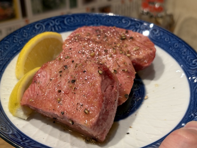 中野駅徒歩2～3分！神戸ビーフや但馬牛をカジュアルに堪能できる焼肉店