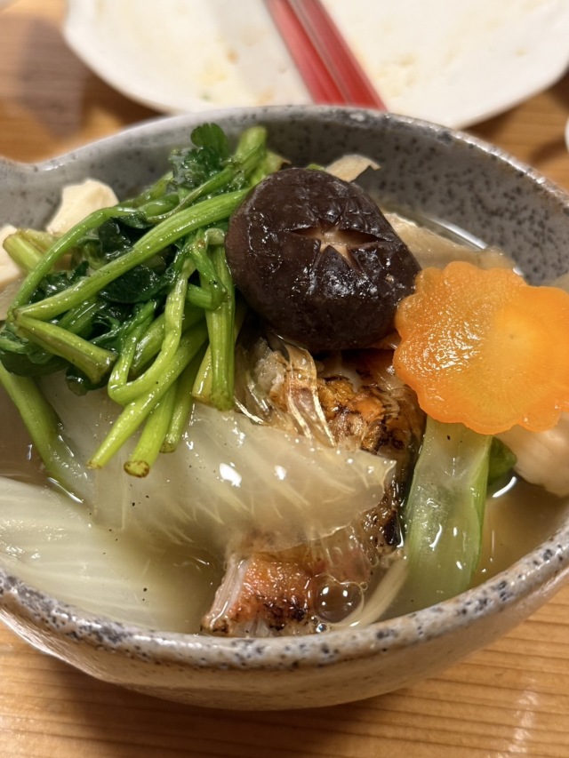 名前の通り秋田県の郷土料理と北海道産の海の幸山の幸のハイブリッド居酒屋