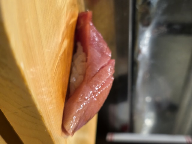 わずか6席の名店！職人技が光る寿司店