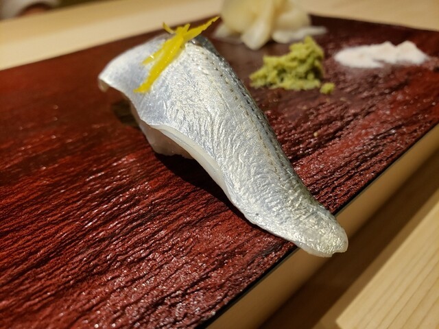 熟練の握る寿司