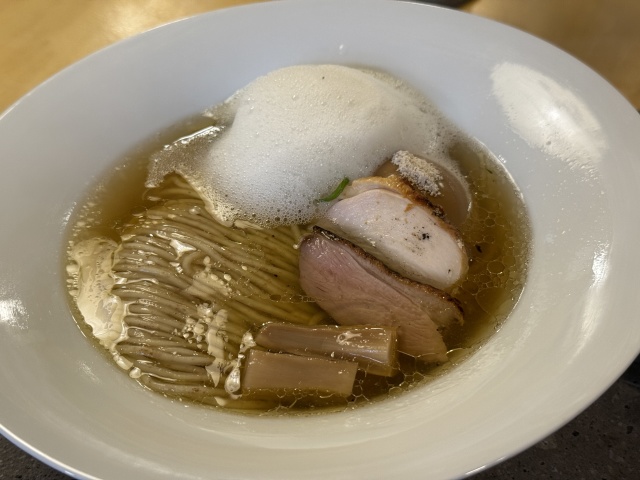 筍と牛が奏でる春のダブルコンソメ、澄み切った余韻に浸る一杯