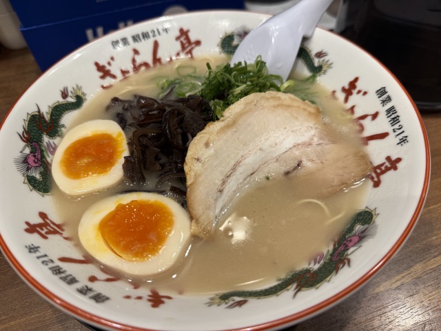 濃厚100％豚骨×泡系クリーミー――小倉ラーメン二杯で味わう衝撃