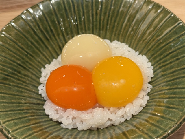 湯島の路地裏に誕生！鳥取の希少地鶏を炭火で味わう焼鳥店