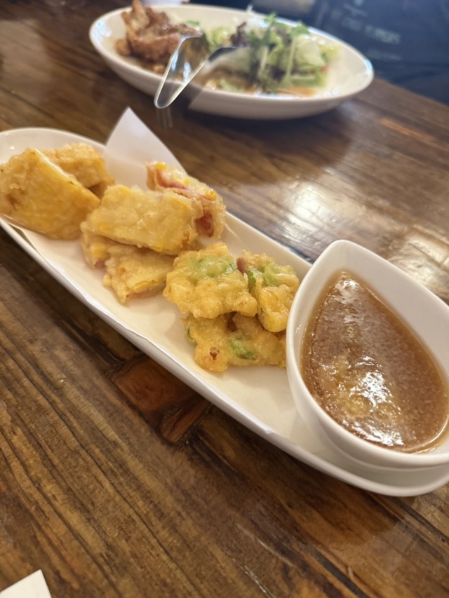 沖縄県名護市にある名護の名物料理を出してくれる店