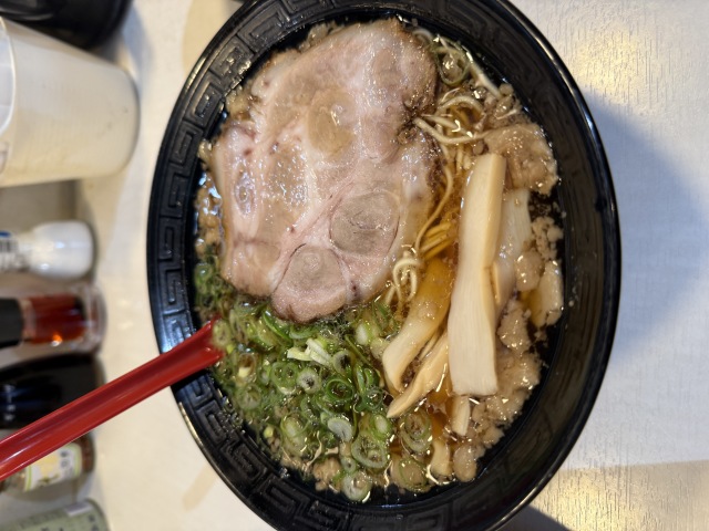 尾道ラーメンの元祖！透き通るスープに背脂が輝く老舗ラーメン店