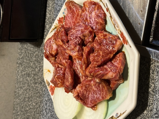 昭和レトロな雰囲気の中で楽しむ煙モクモク系焼肉