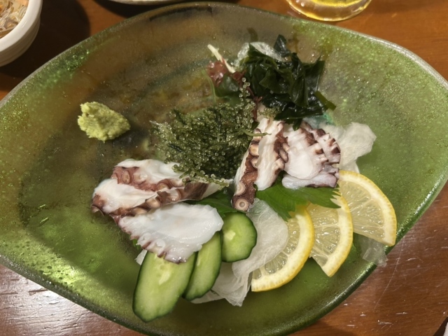 銀座で味わう本格沖縄料理と三線の音色